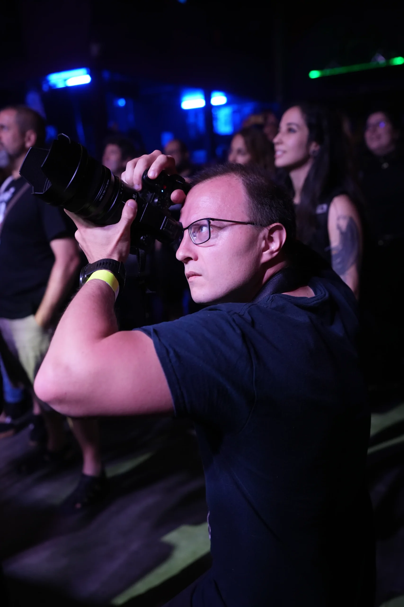 Alexander Ickert photographing music bands